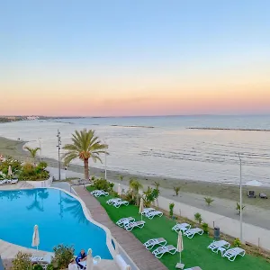 https://lebay-beach.larnacahotels.org